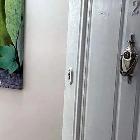 מלון *ezgi's With Private Garden In 4*
